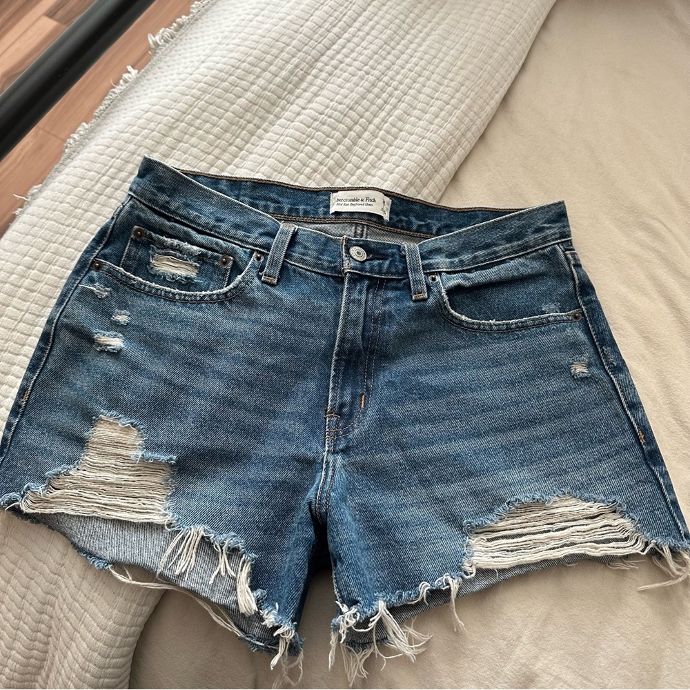 Abercrombie & Fitch denim shorts ✨